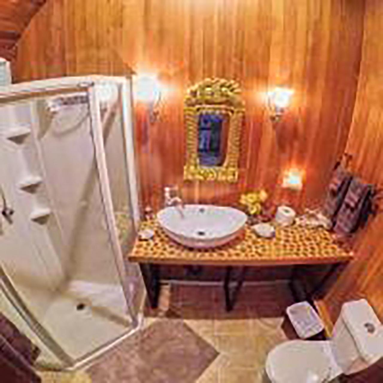 Hotel Wedgwood Manor And Glamping Retreat Crawford Bay Exterior foto